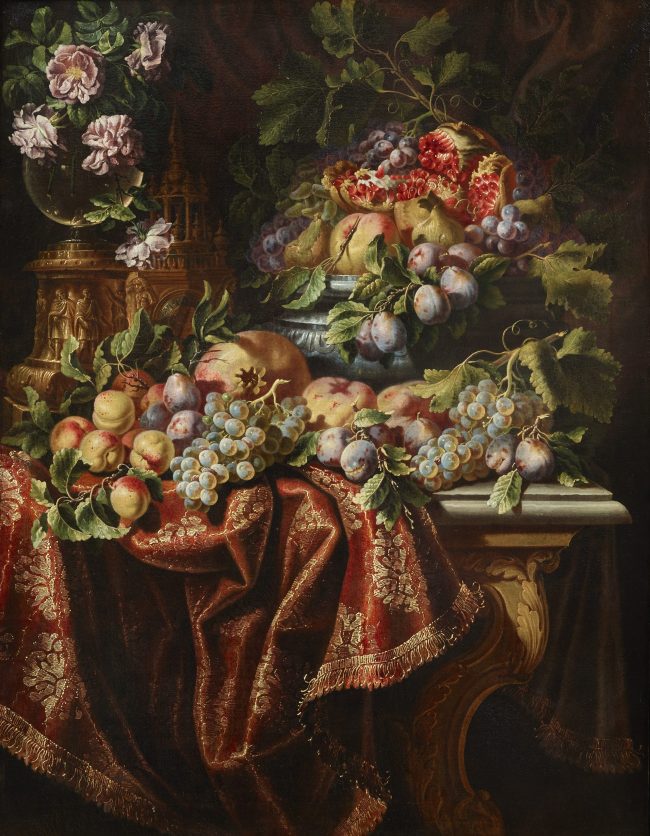 Nature morte de fruit et argenterie sur un drap